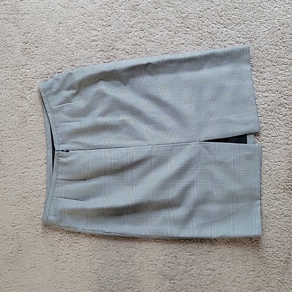 Tahari Pencil Skirt Size 4P NWT